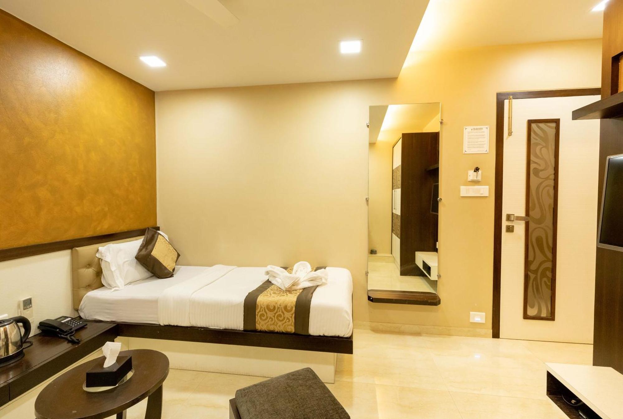 The Majlis Hotel - Colaba 孟买 外观 照片